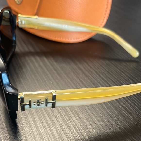 Tory Burch Black Sunglasses with Gold Accents and Orange Case - Picture 3 of 7